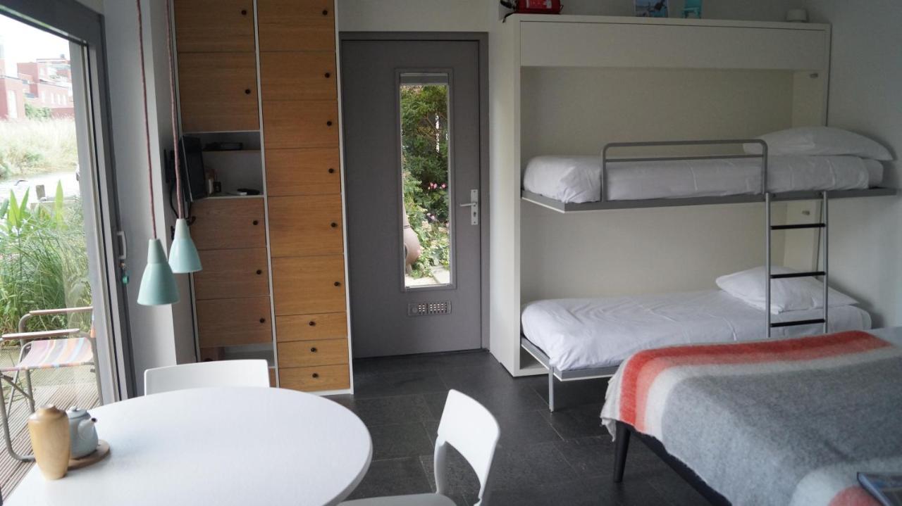 Room With A Few Amsterdam Extérieur photo