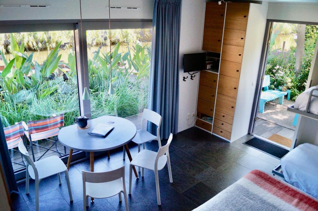 Room With A Few Amsterdam Extérieur photo