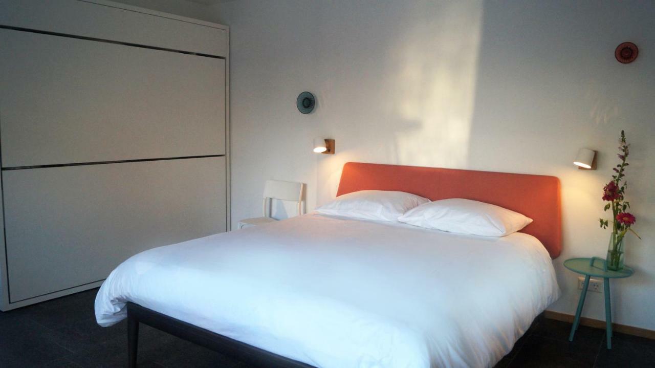 Room With A Few Amsterdam Extérieur photo