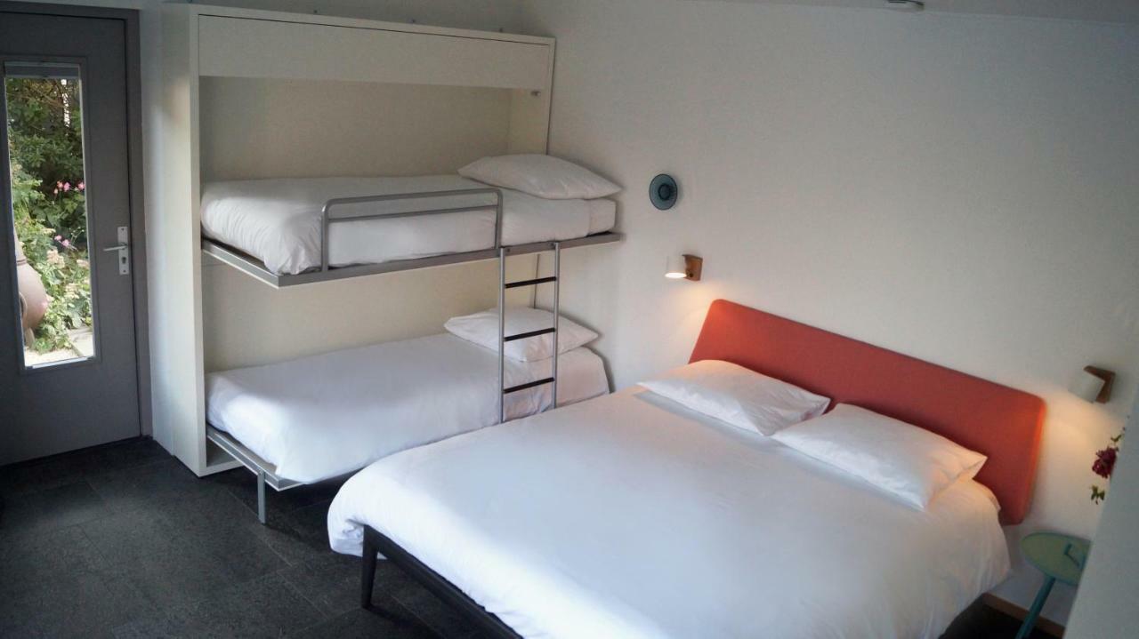Room With A Few Amsterdam Extérieur photo
